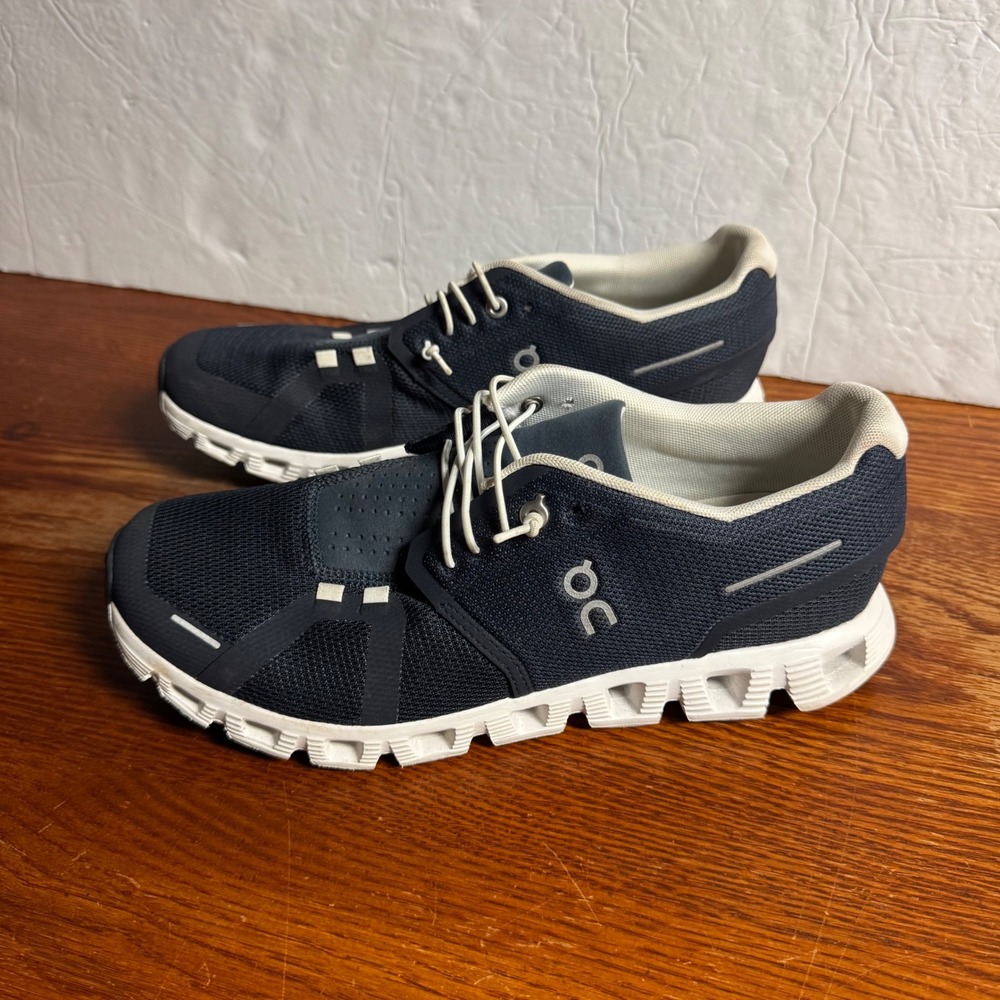 On Running Cloud Navy White Sneakers US Men 8 Women 9.5 59.98916